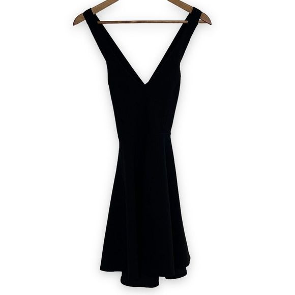 Lulus Black Lined Straps Back‎ Zip Stretch Little Mini Dress Size Small - Picture 1 of 12